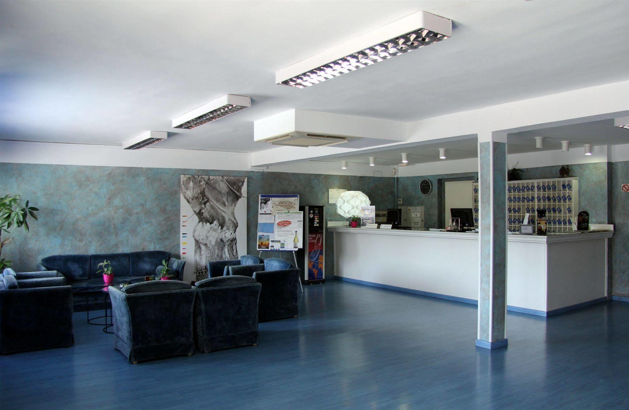Ahc Hoteles Caces Εξωτερικό φωτογραφία